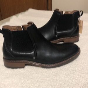 Men’s Low Boot Black with zipper-Madden NYC NWT